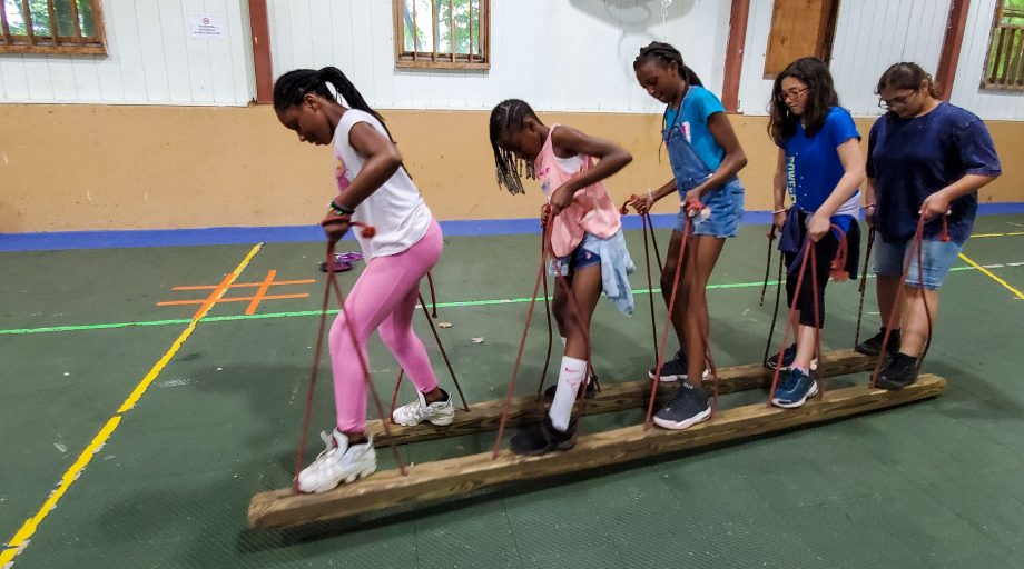 Girls doing team building exercises at Vacamas